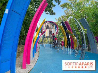 Le Jardin du Dragon, l'aire de jeux colorée au parc de la Villette