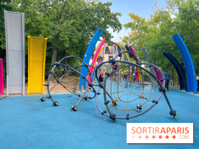 Le Jardin du Dragon, l'aire de jeux colorée au parc de la Villette