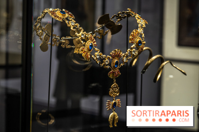 Exposition 'Bijoux de Scène de la Comédie Française' à l'hôtel historique de Mercy-Argenteau qui se dévoile