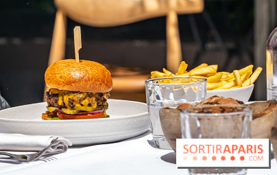 La terrasse du Jardin Privé à Châtelet Les Halles en mode barbecue - burger