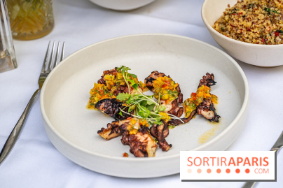 La terrasse du Jardin Privé à Châtelet Les Halles en mode barbecue - poulpe grillé