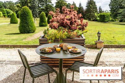 Le brunch à volonté exceptionnel de la Maison du Val à Saint-Germain-en-Laye dans les Yvelines - 78  -  table au soleil