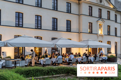 La terrasse dans un jardin avec vue Tour Eiffel du Marguerite 1606 au Domaine de la Reine Margot - A7C1373