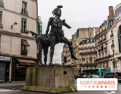 Le Centaure de César à Paris et sa statue de la Liberté miniature -  A7C0241
