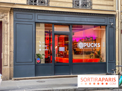 Pucks, l'enseigne de shuffleboard à Poissonnière