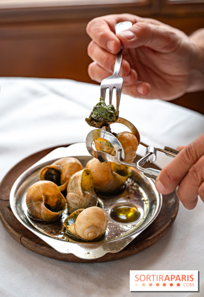 Margaux, le restaurant français typique, face à la Tour Eiffel