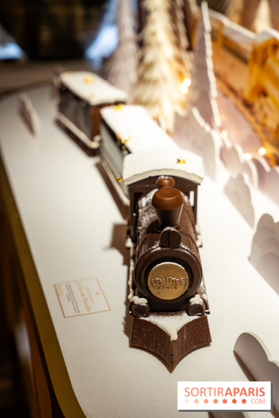 Bûche de Noël Lenôtre 2025 : Le train des Merveilles et les créations de fête - photos - A7C07635