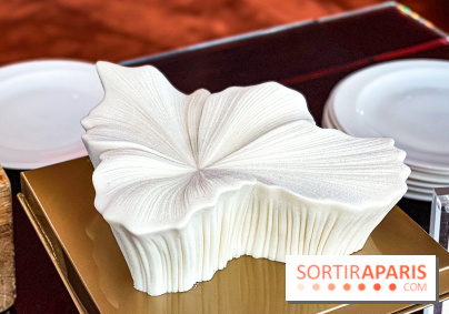 Bûche de Noël Fleur de Vanille du Shangri-La Paris 2025 par Timothy Lan, une création haute couture