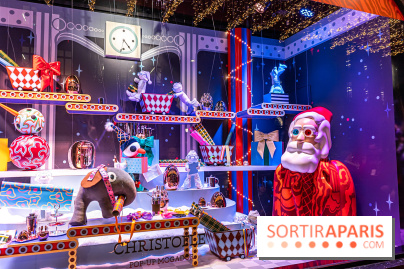 Vitrines et sapin de Noël des Galeries Lafayettes avec Clara Luciani - photos