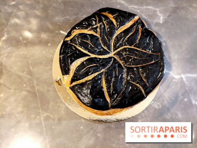 Aki Boulangerie : nos photos de sa galette des rois au sésame noir - Galette Aki Boulangerie 2