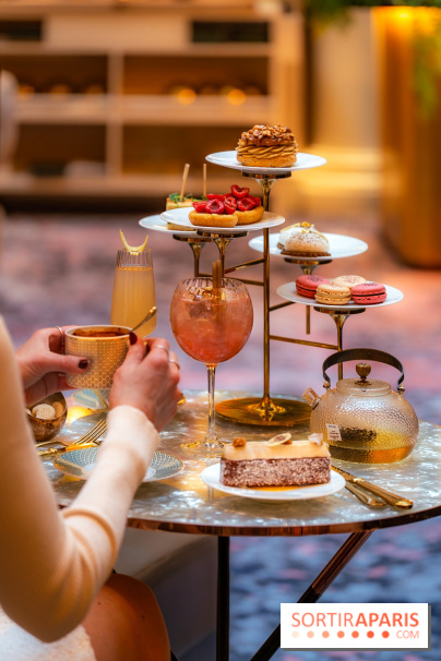 Le tea time Emily in Paris de l'Hôtel du Louvre