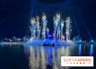 Disneyland Paris : Disney Cascade of Lights, le spectacle nocturne sur Adventure Bay