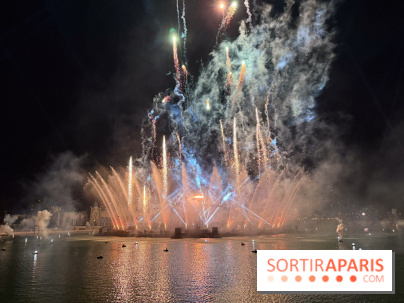 Disneyland Paris : Disney Cascade of Lights, le spectacle nocturne sur Adventure Bay