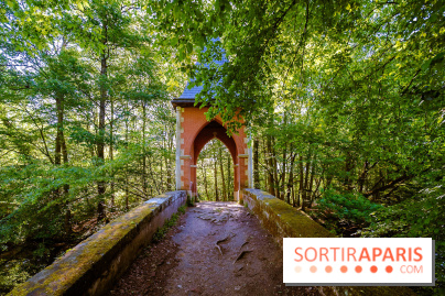 La réserve Naturelle des Etangs de Bonnelles, son pont kiosque, temple de l'amour et ses trésors