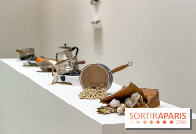 Serena Carone : une exposition dans un monde de faïence et de faux-semblants à la galerie Perrotin