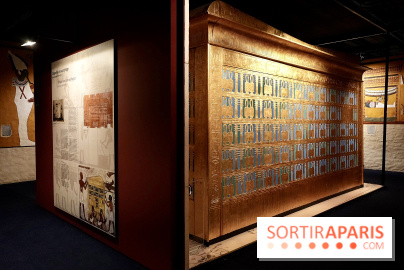 Passage aux hiéroglyphes dans l’exposition - Toutankhamon : son tombeau et ses trésors
