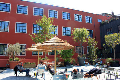 La terrasse du MOB Hôtel à Saint Ouen : bio et bon avec Brice Morvent !