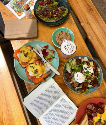 Pingwoo, le restaurant-café fleuri aux lattés chats craquants