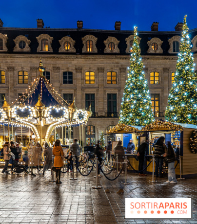 Le Chalet de Noël du Ritz Paris et son carrousel gratuit enchantent la Place Vendôme