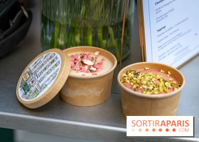 Nina Métayer installe son chariot à glace chez Maison Colbert