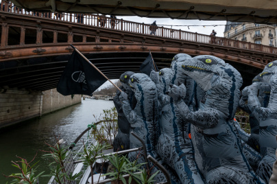 Quand des dinosaures défilent à Paris