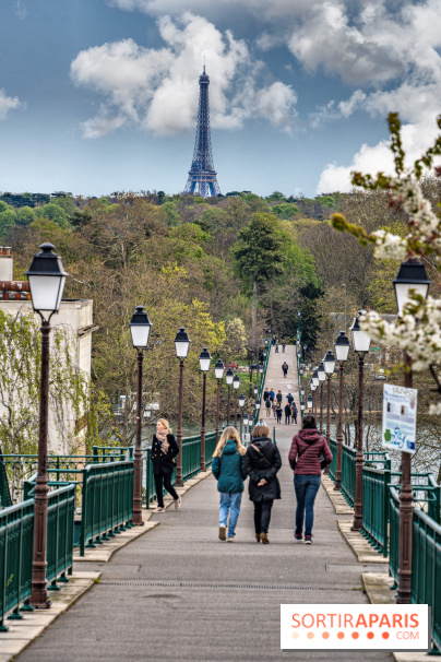  la Passerelle de l'Avre à Saint-Cloud et sa vue Tour Eiffel