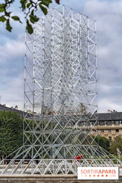 Réflexions d'Emmanuel Barrois, Une installation monumentale insolite au Jardin du Palais Royal