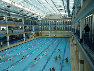 La piscine Pontoise, ce joyau Art déco, rouvre ses portes à Paris en mode accessible