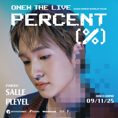 Onew, le leader du groupe de K-pop SHINee, en concert à la Salle Pleyel à Paris en novembre 2025
