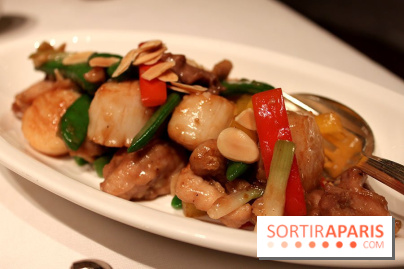 Noix de Saint-Jacques sautés aux poivrons et pois gourmands du chef Ip
