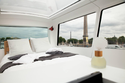 Chambre de Rêve by Velux : Une suite de grand hôtel installée dans un bus au toit transparent 