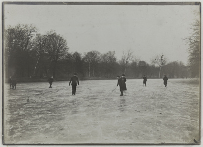 Hiver à Paris : Quand les Parisiens faisaient du patin à glace sur les lacs gelés du Bois de Boulogne