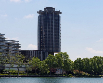 Cette mairie ultra moderne de région parisienne prend la forme d'un gratte ciel