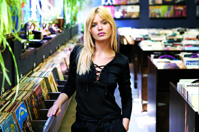 Volcom dévoile une collaboration avec Georgia May Jagger