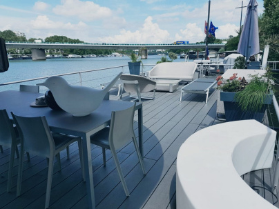 Un pop-up store estival sur une péniche à Paris