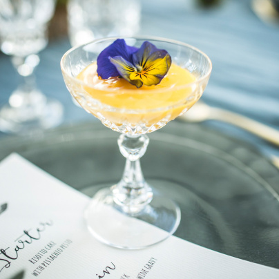 Fleurs en scène sur la terrasse des Nautes