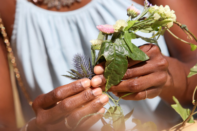 Fleurs en scène sur la terrasse des Nautes