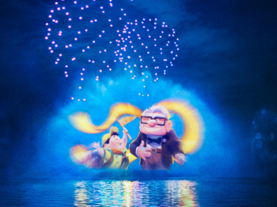 Disney Cascade of Lights à Disneyland Paris : le nouveau show nocturne sur Adventure Bay