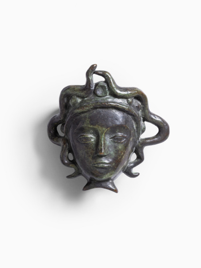 Important Design chez Sotheby’s Paris : l’exposition qui réunit Lalanne, Mucha et Giacometti