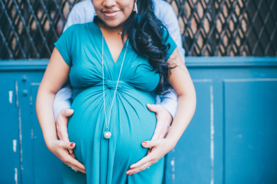 Une séance photo grossesse dans les rues de Paris