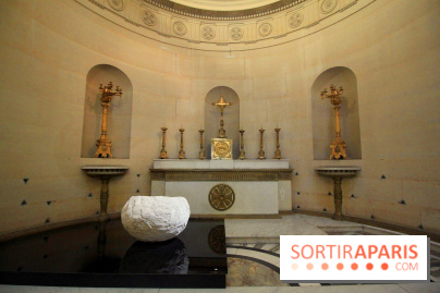 Un monde de plis à la chapelle Expiatoire