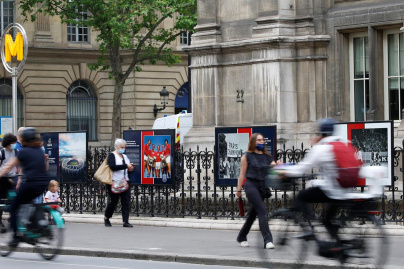 Le PSG célèbre ses 50 ans avec une exposition photo sur les grilles de l'Hôtel de Ville à Paris