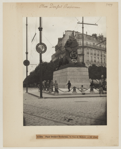 Éphéméride du 21 septembre à Paris : Le Lion de Belfort s'installe sur la place Denfert-Rochereau
