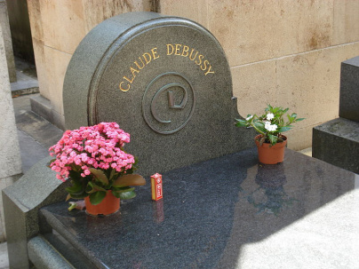Le Cimetière de Passy, en face de la Tour Eiffel