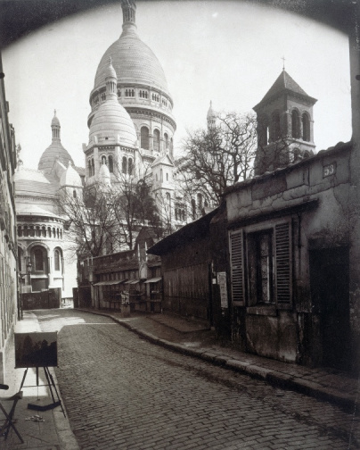 Basilique du Sacré-Cœur de Montmartre. Vue prise du 53, rue du Chevalier-de-la-Barre, Eugène Atget