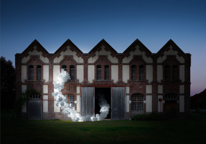 Rendre visible l'invisible: l'exposition photo gratuite signée Charles Pétillon à la Maison Guerlain