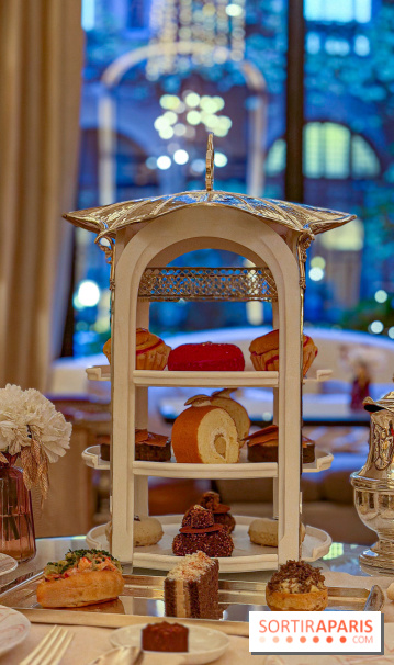 Noël 2025 au Plaza Athénée : tea time festif en famille, patinoire enchantée et chalet-raclette