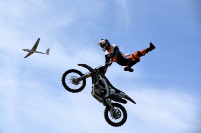 Insolite : un show de Monster Trucks, freestyle moto et Transformers débarque près de Paris