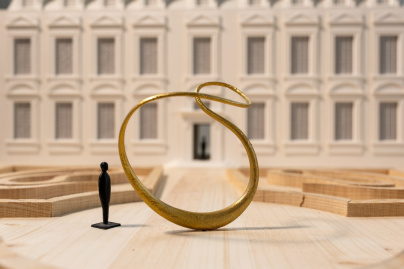Du mobilier tout en courbes investit l’Hôtel de Sully pour la Paris Design Week 2026
