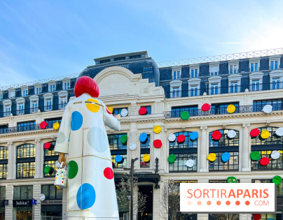 La gigantesque Yayoi Kusama devant le siège de Louis Vuitton, face à la Samaritaine